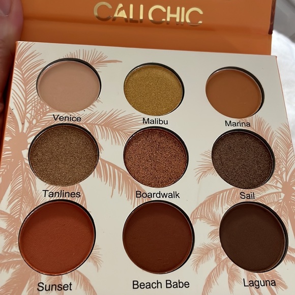 Beauty Creations~Cali Chic Eye shadow Palette - Picture 1 of 8
